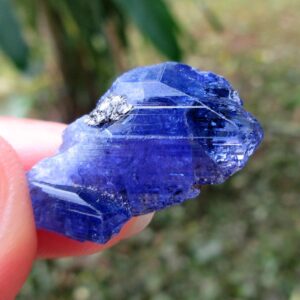 Violet Tanzanite Crystal: 25.55 Crt, Merelani Hills Specimen Violet Tanzanite Crystal: 25.55 Crt, Merelani Hills Specimen
