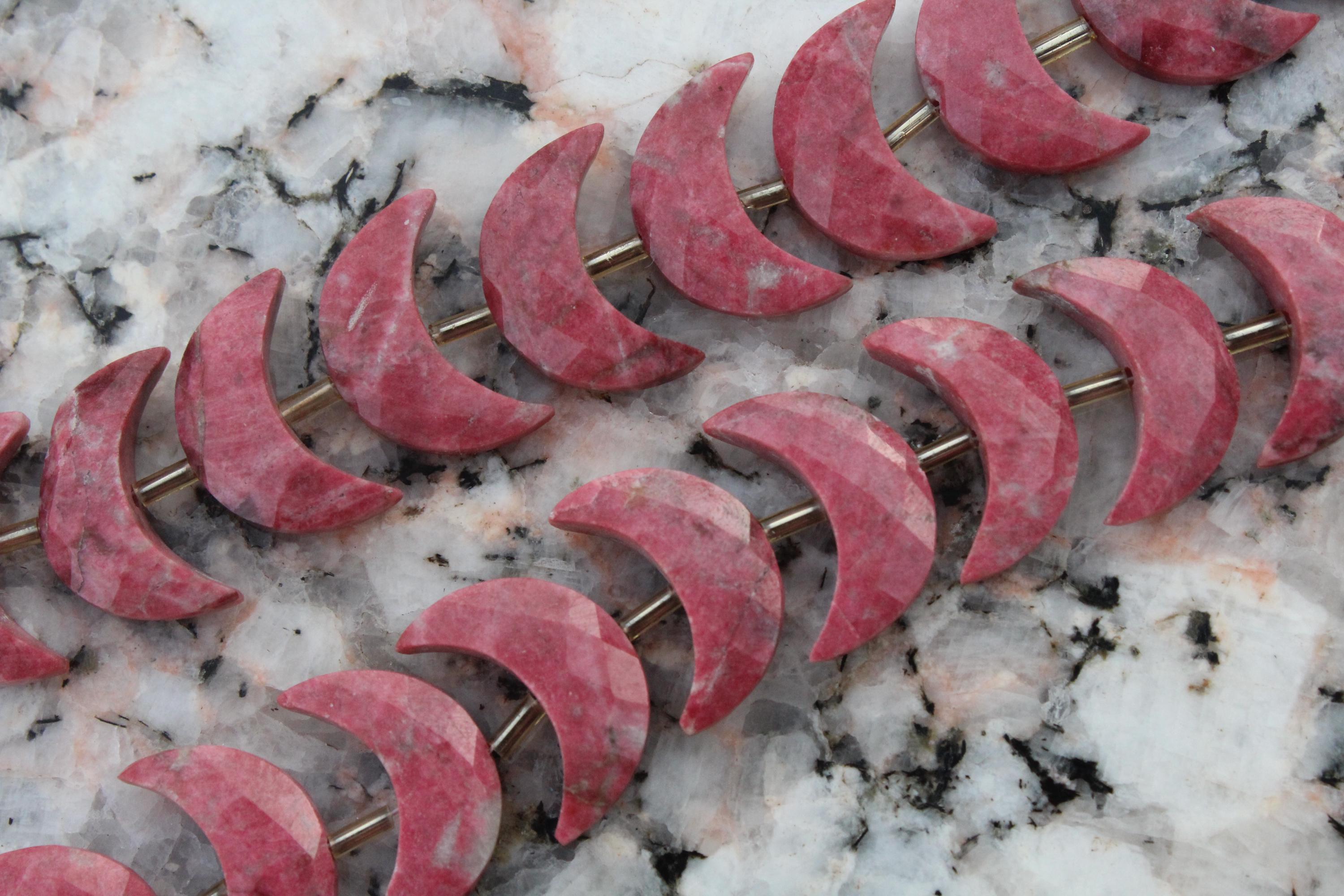 Thulite Gemstone Faceted Briolette Beads I 10 Piece Moon-shaped I Size: 13x19 Mm App. I Jewelry Making (c75) Thulite Gemstone Faceted Briolette Beads I 10 Piece Moon-shaped I Size: 13x19 Mm App. I Jewelry Making (c75)