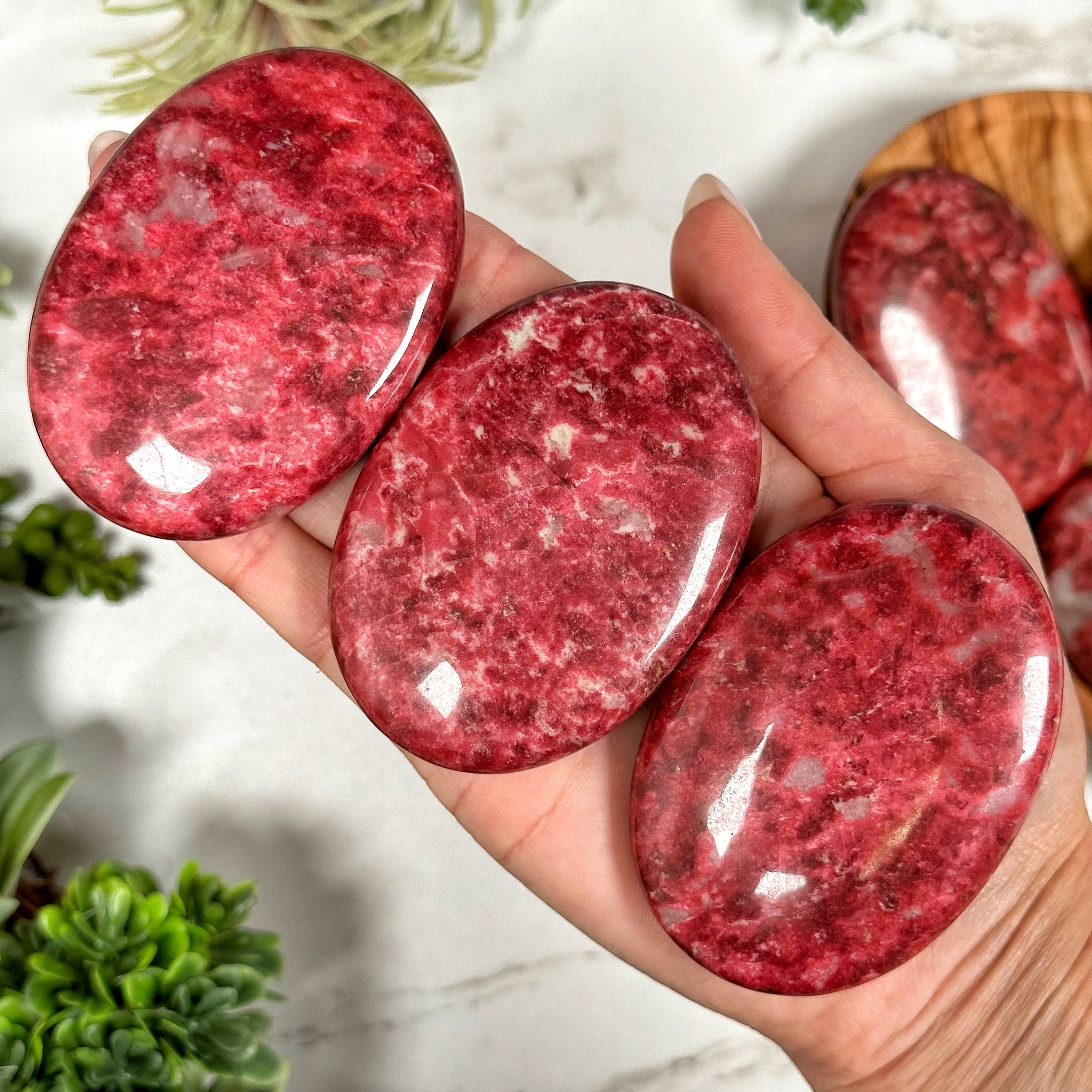 Thulite Palmstone | 105g | - No. 102 (polished Red Crystal Pocket Stone Palm, Heart Chakra, Compassion)