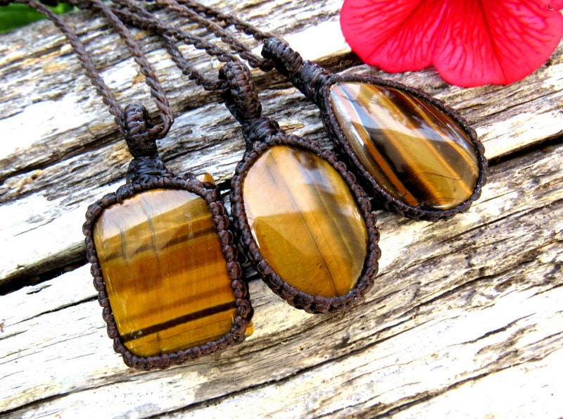 Tiger Eye Macrame Necklace / Tigers Eye Necklace / Healing Stones And Crystals / Tiger Eye Jewelry / Macrame Necklace / Macrame Jewelry