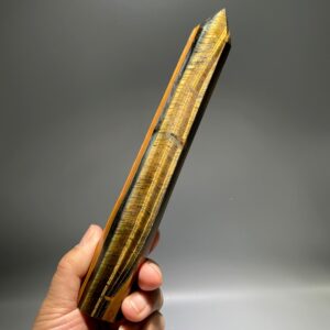 Natural Tiger Eye Crystal Tower: Yellow/blue Flashy Stone (8.74")