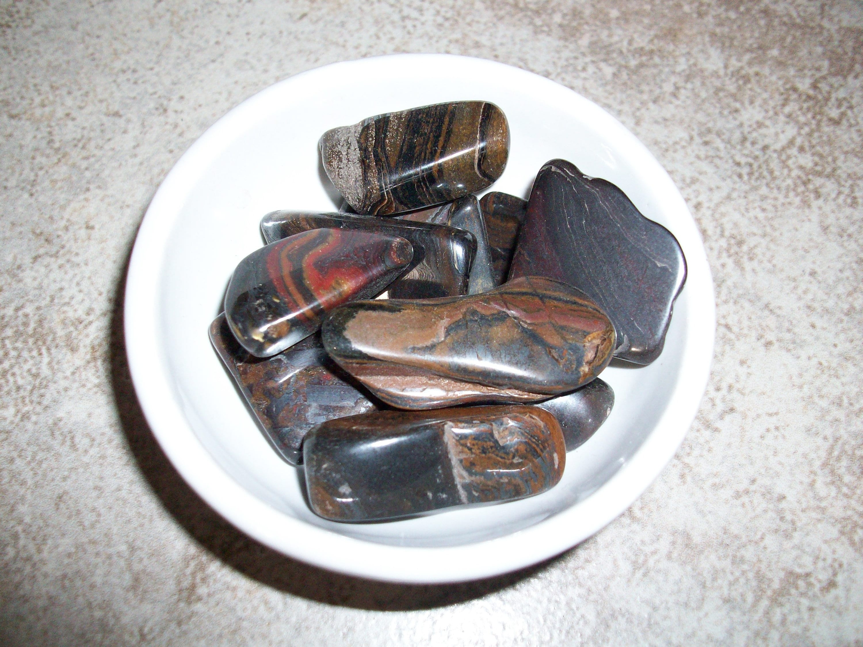 Tiger Iron Small Tumbled Stones