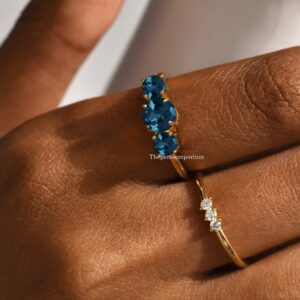 Natural London Blue Topaz Ring,round Cut Topaz Wedding Ring,three Stone Ring,dainty Topaz Ring,minimalist Promise Ring,blue Gemstone Ring Natural London Blue Topaz Ring,round Cut Topaz Wedding Ring,three Stone Ring,dainty Topaz Ring,minimalist Promise Ring,blue Gemstone Ring