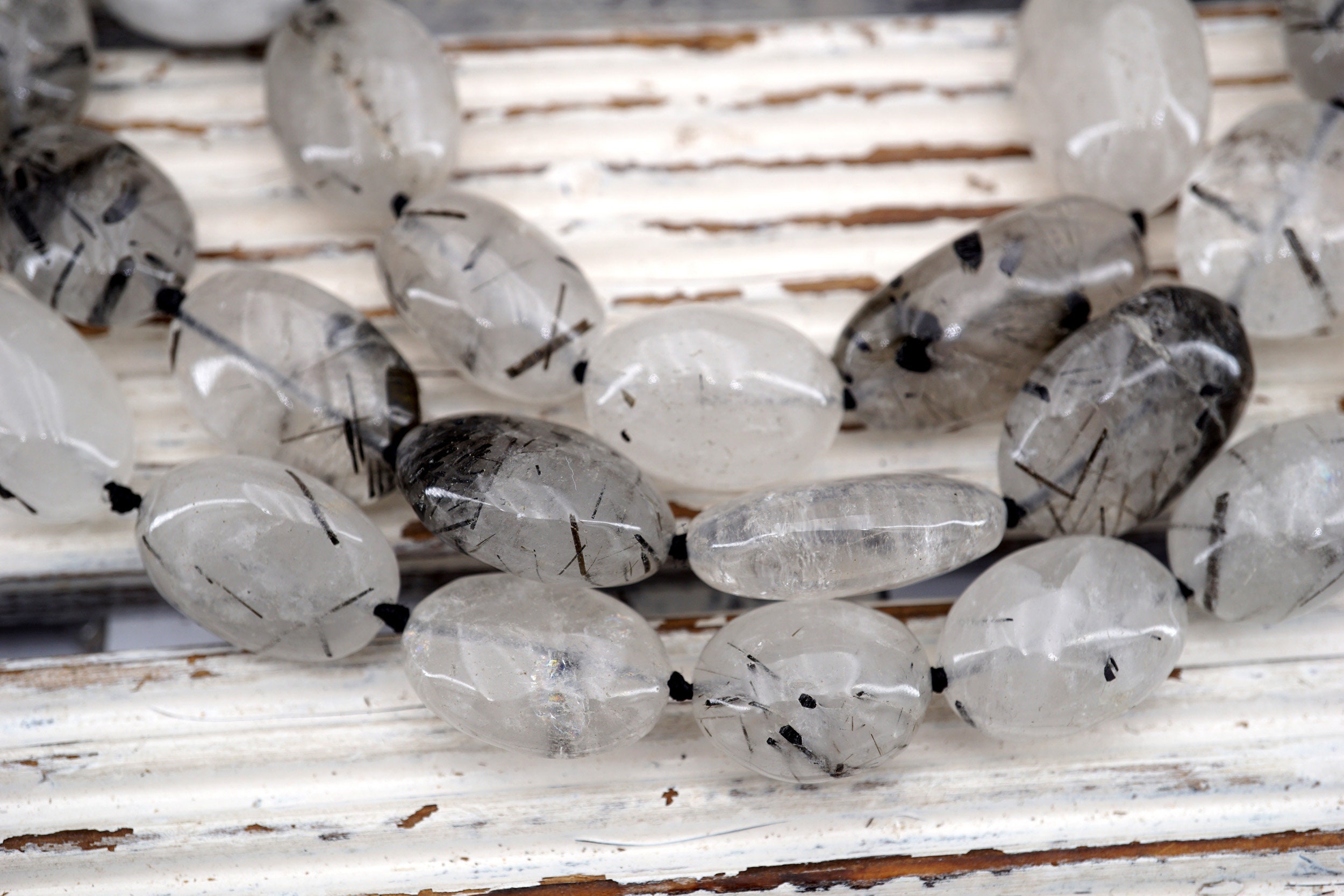 Tourmalinated Quartz Oval Beads Strand (etb01723)
