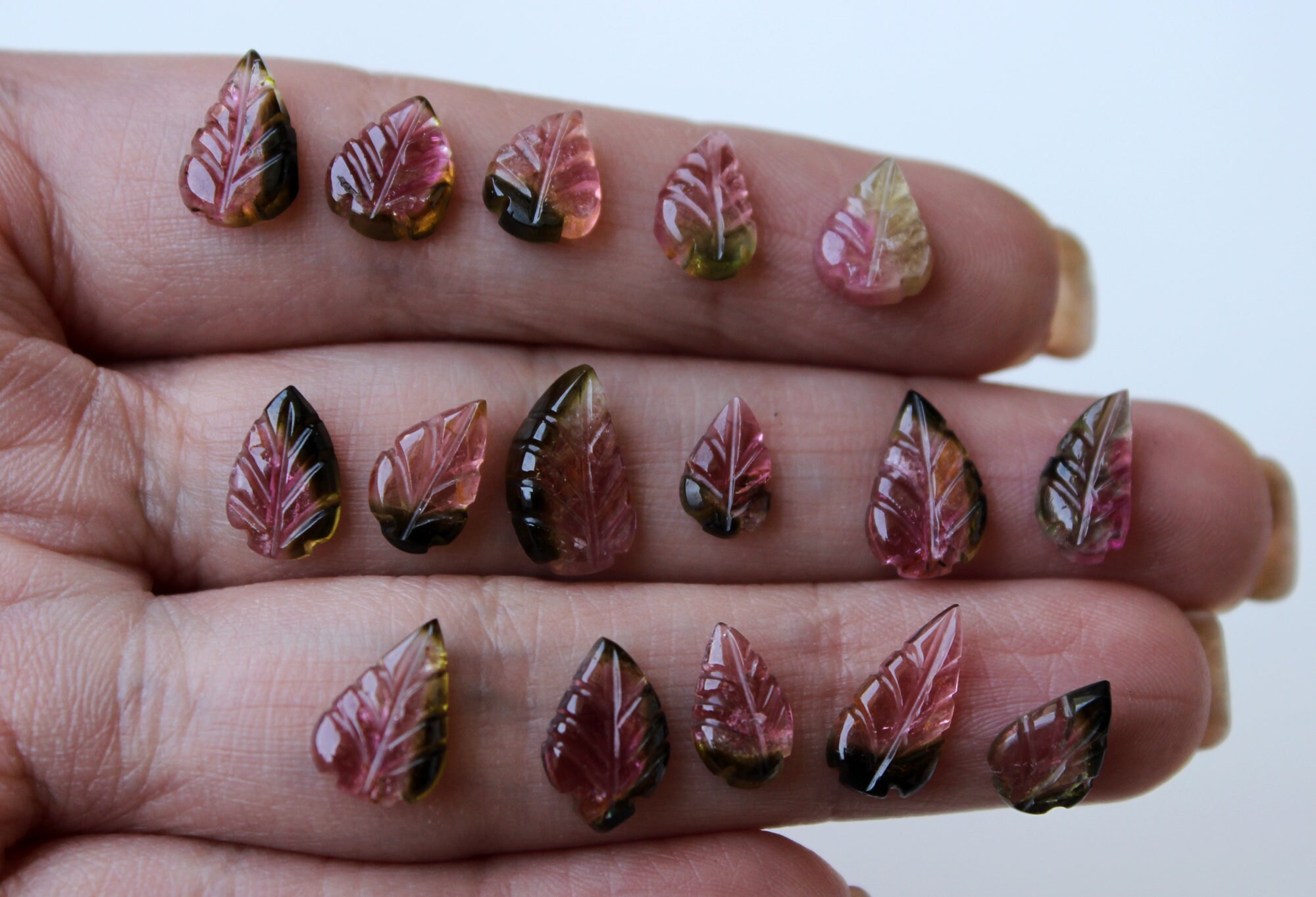 9-11mm Bio Tourmaline Leaf Shape Hand Carved Cabochons Rare Natural Watermelon Gemstone Carving Loose Carving For Jewelry (5pcs To 10pcs) 9-11mm Bio Tourmaline Leaf Shape Hand Carved Cabochons Rare Natural Watermelon Gemstone Carving Loose Carving For Jewelry (5pcs To 10pcs)