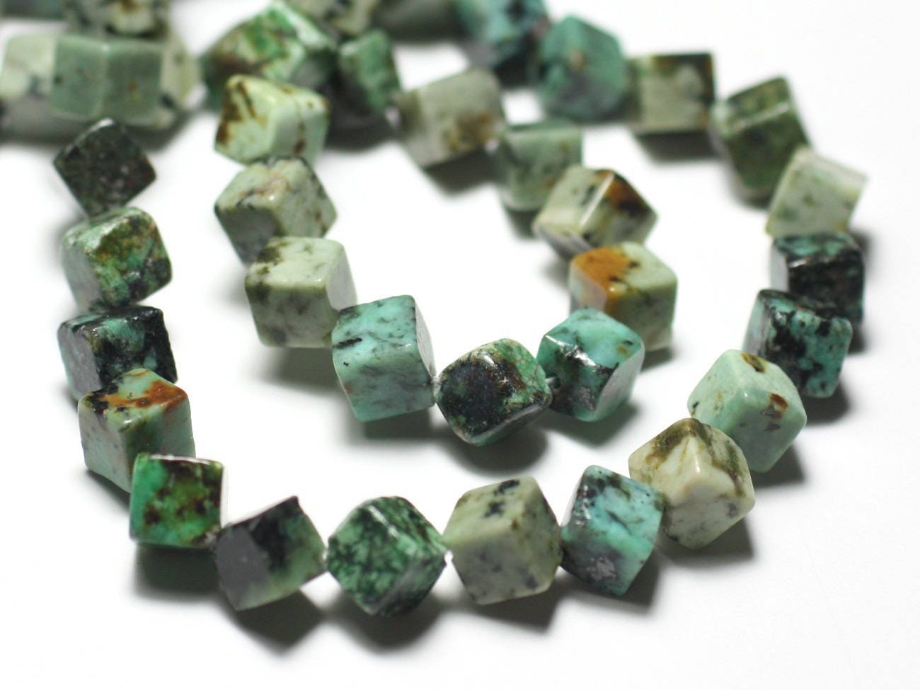 10pc - Perles Pierre Turquoise Afrique Cubes 8x6mm Bleu Vert Turquoise Noir - 4558550038357