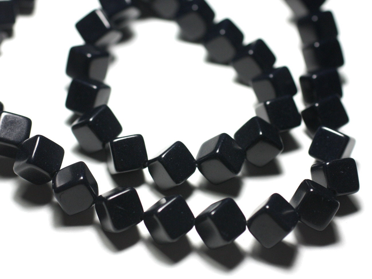 20pc - Perles De Pierre - Turquoise Synthèse Cubes 8x8mm Noir - 7427039727174