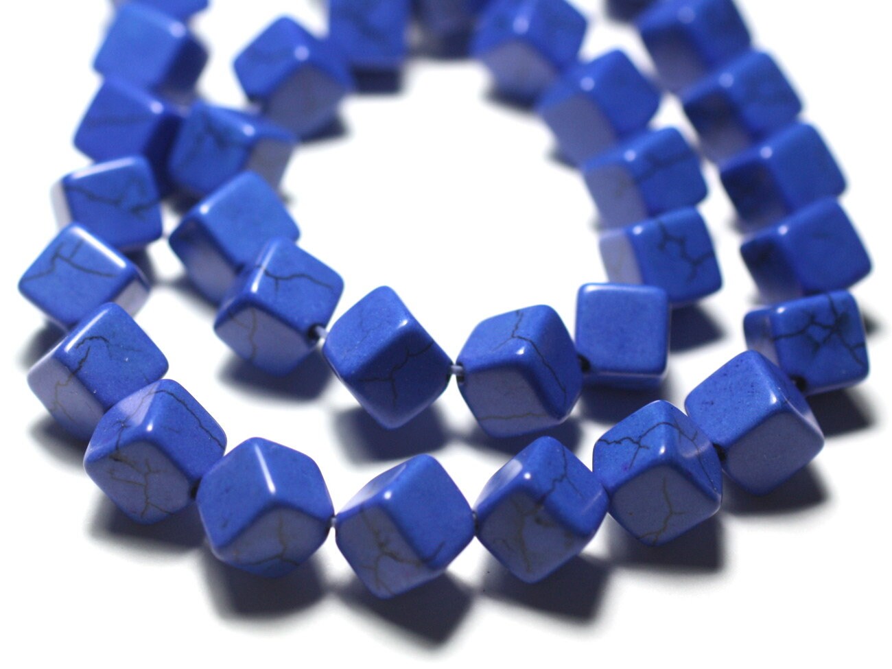20pc - Perles Turquoise Synthèse Cubes 8x8mm Bleu Nuit - 7427039727181