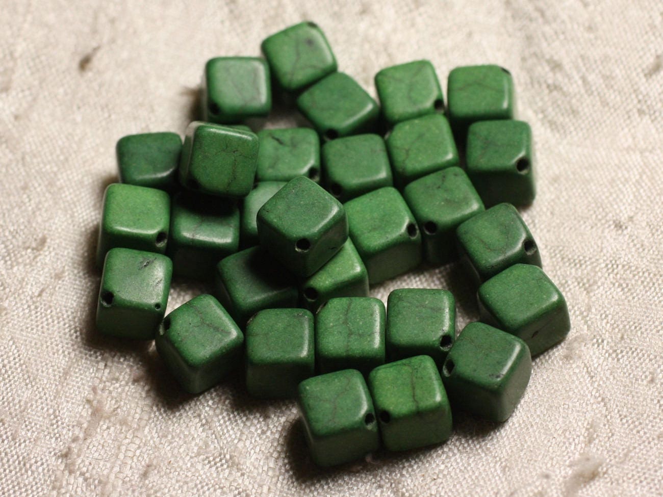 20pc - Perles Turquoise Synthèse Cubes 8x8mm Vert   4558550003843