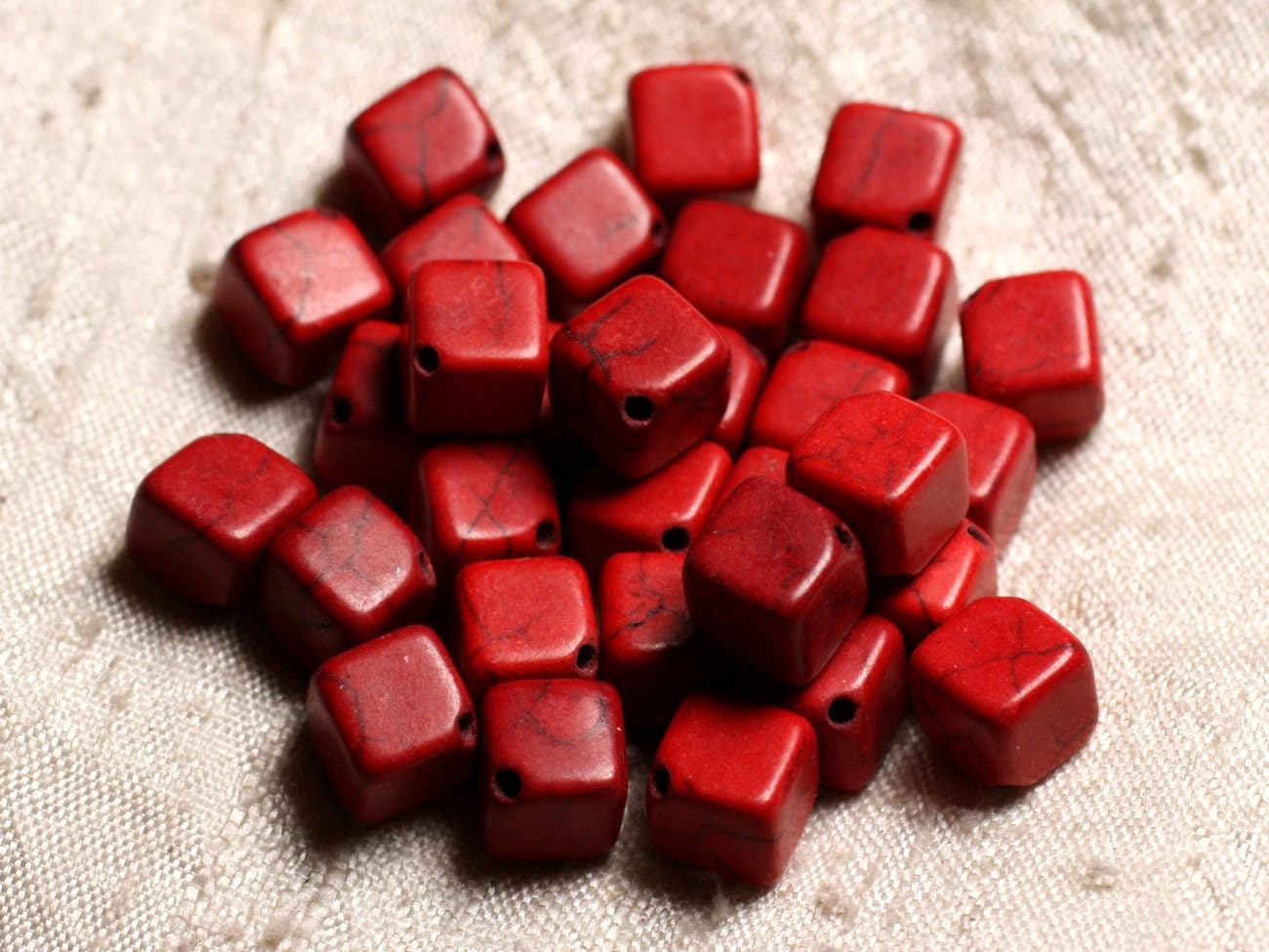 20pc - Perles Turquoise Synthèse Cubes 8x8mm Rouge 4558550011626