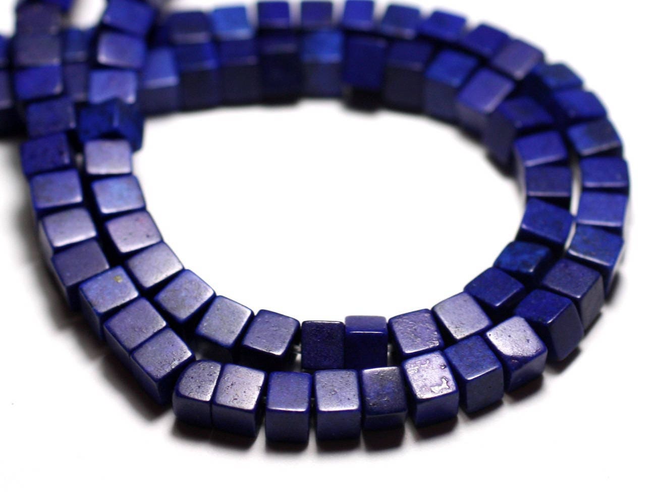 40pc - Perles Turquoise Synthèse Reconstituée Cubes 4mm Bleu Nuit - 8741140009097
