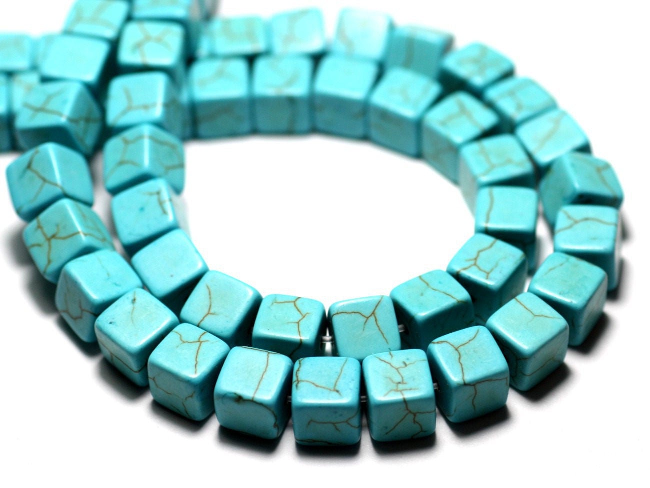 Fil 39cm 49pc Env - Perles De Pierre Turquoise Synthèse Cubes 8mm Bleu Turquoise
