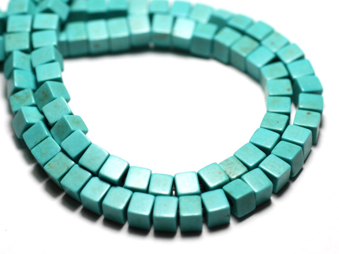 Fil 39cm 98pc Env - Perles De Pierre Turquoise Synthèse Cubes 4mm Bleu Turquoise
