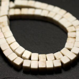 Fil 39cm 98pc env - Perles de Pierre Turquoise Synthèse Cubes 4mm Blanc