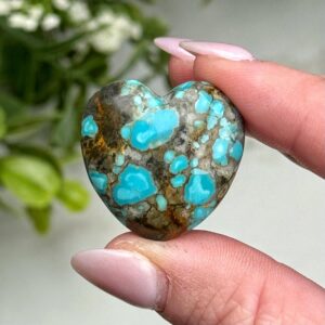 Turquoise Heart | 9g | - #1 (polished Blue Crystal Carving, Throat Chakra, Healing Stone, Peace)