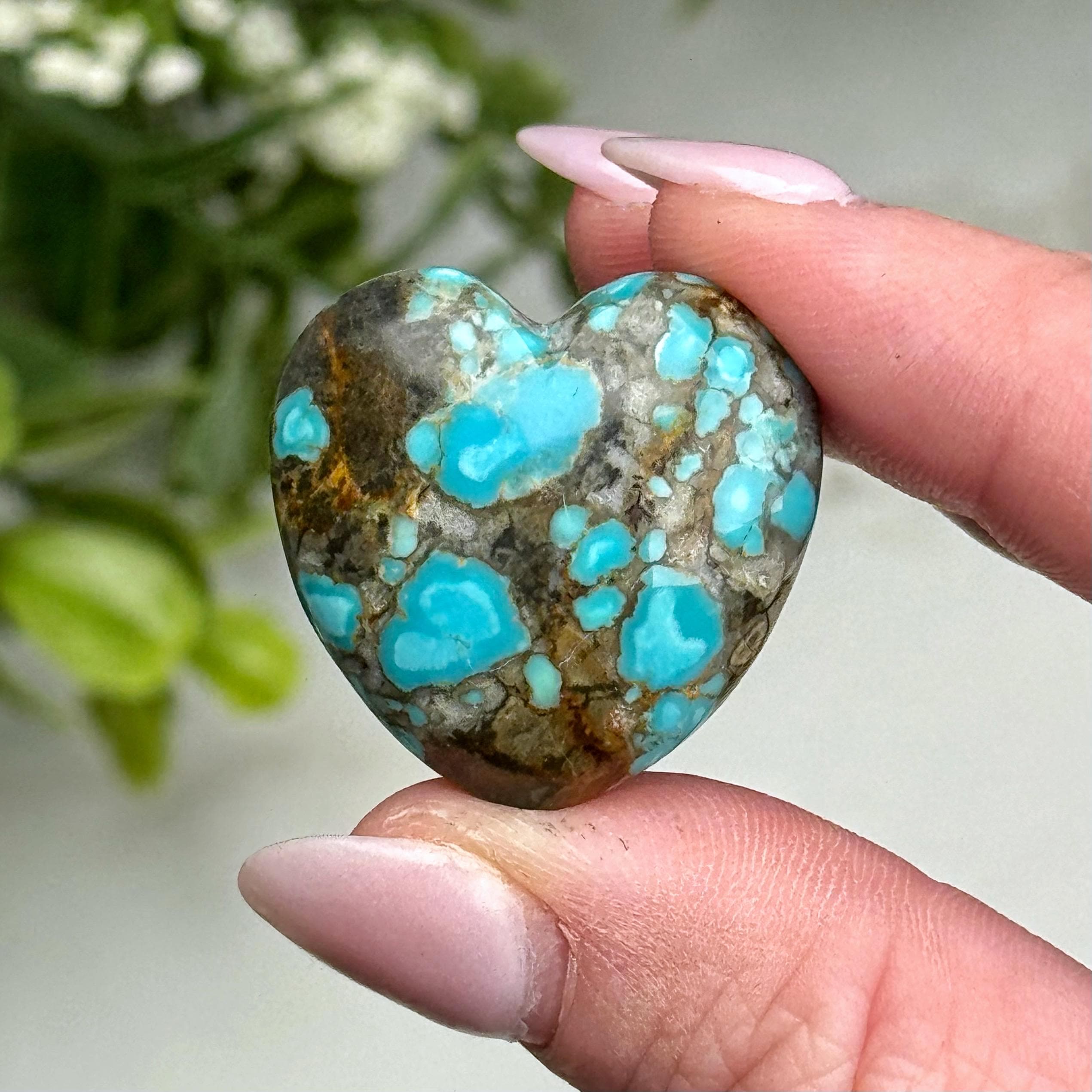 Turquoise Heart | 9g | - #1 (polished Blue Crystal Carving, Throat Chakra, Healing Stone, Peace)
