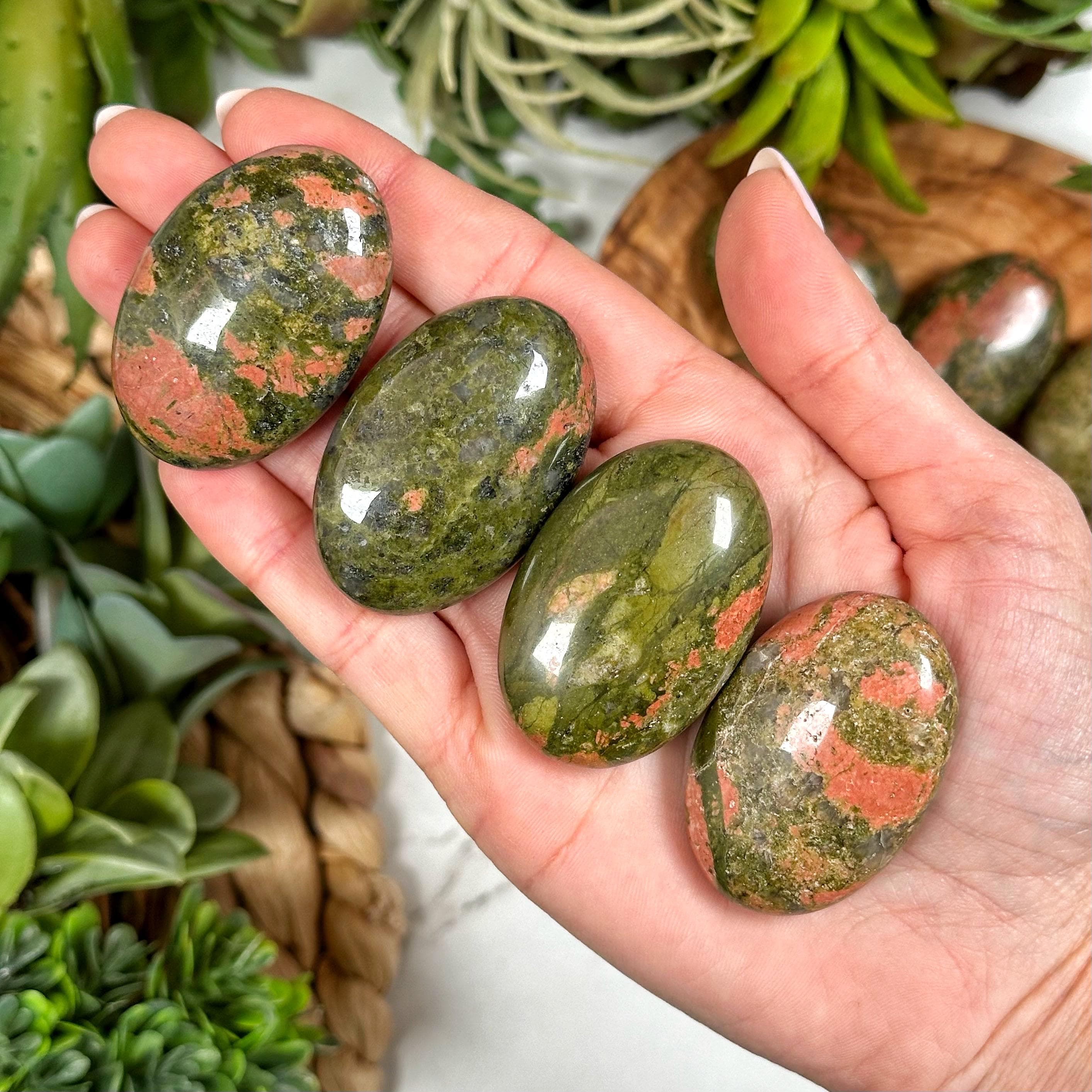 Unakite Palmstone | 35g | - No. 125 (polished Green Crystal Pocket Stone Palm, Heart Chakra, Love)