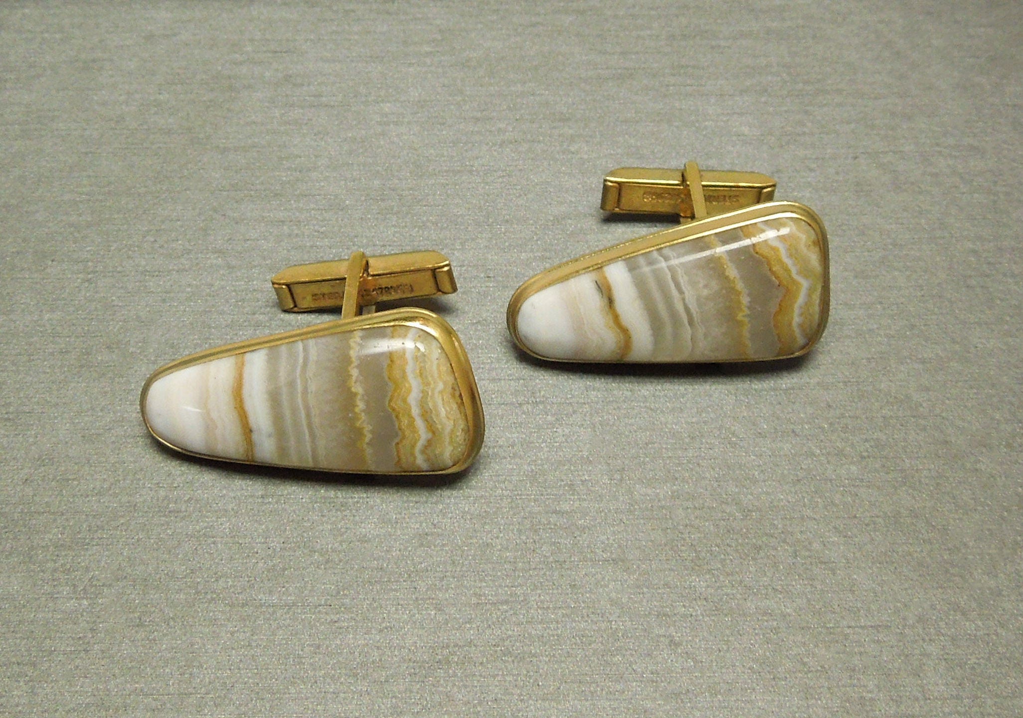 Unisex / Men's Vintage Estate C1950 925 Gold Over Sterling Silver Agate Ancient Pyramid Stone Gemstone Cuff Links Cufflinks Unisex / Men's Vintage Estate C1950 925 Gold Over Sterling Silver Agate Ancient Pyramid Stone Gemstone Cuff Links Cufflinks