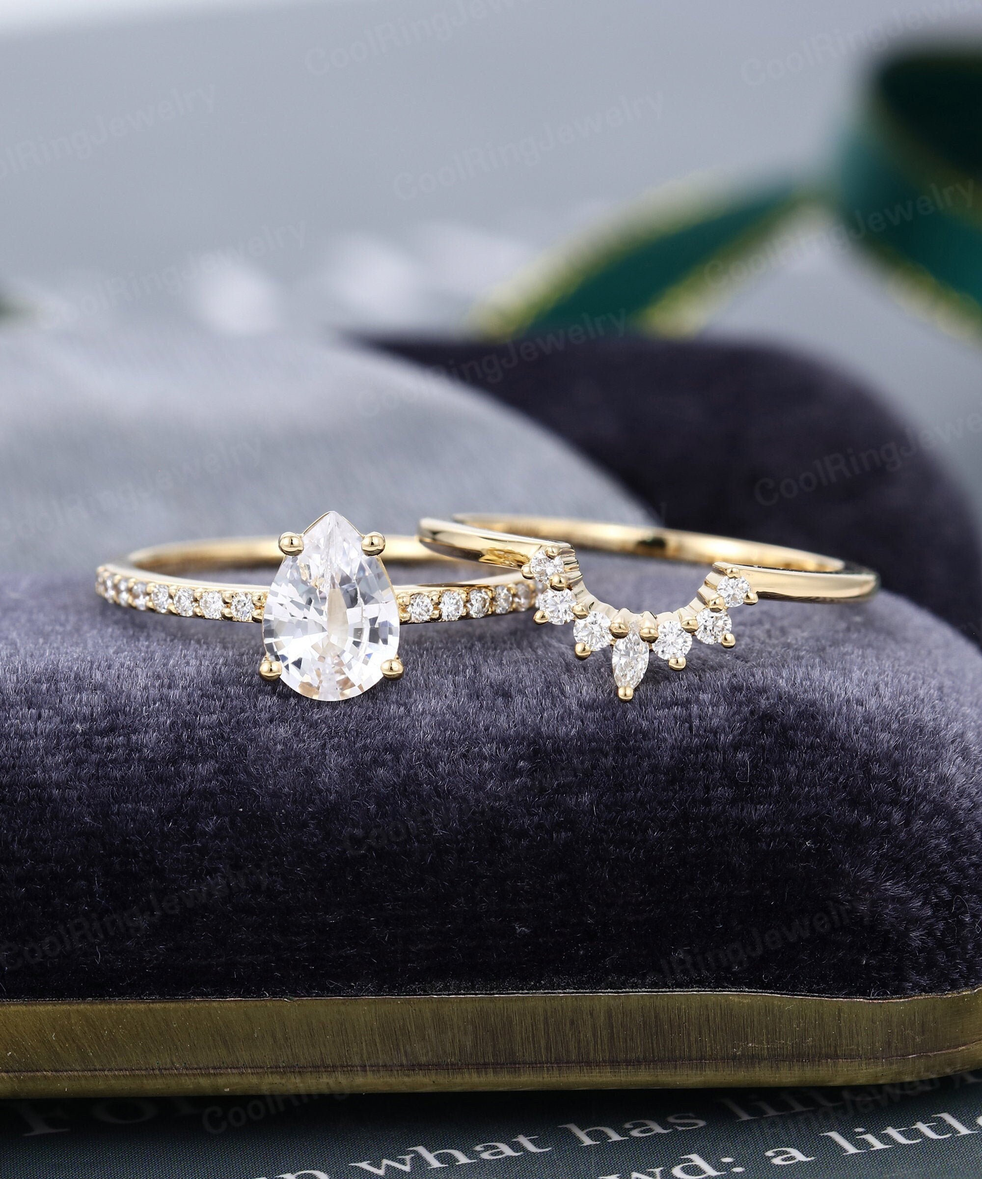 2pcs White Sapphire Engagement Ring Set Yellow Gold Unique Pear Shaped Engagement Ring Curved Moissanite Ring Bridal Promise Gift For Women