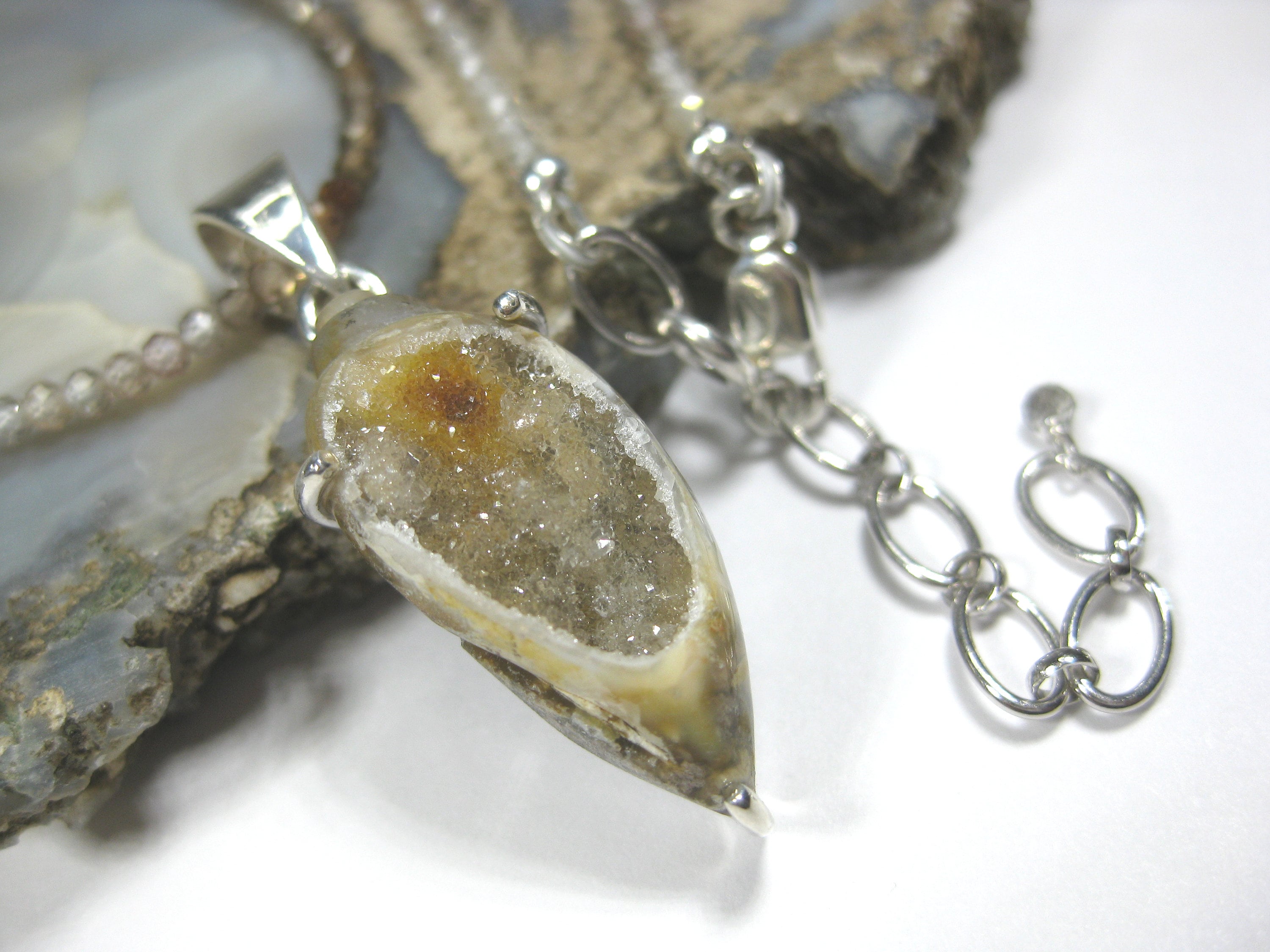 100% Natural Quartz Drusy Crystal Fossil Snail Pendant W/faceted Zircon Bead Chain In Sterling Silver Setting