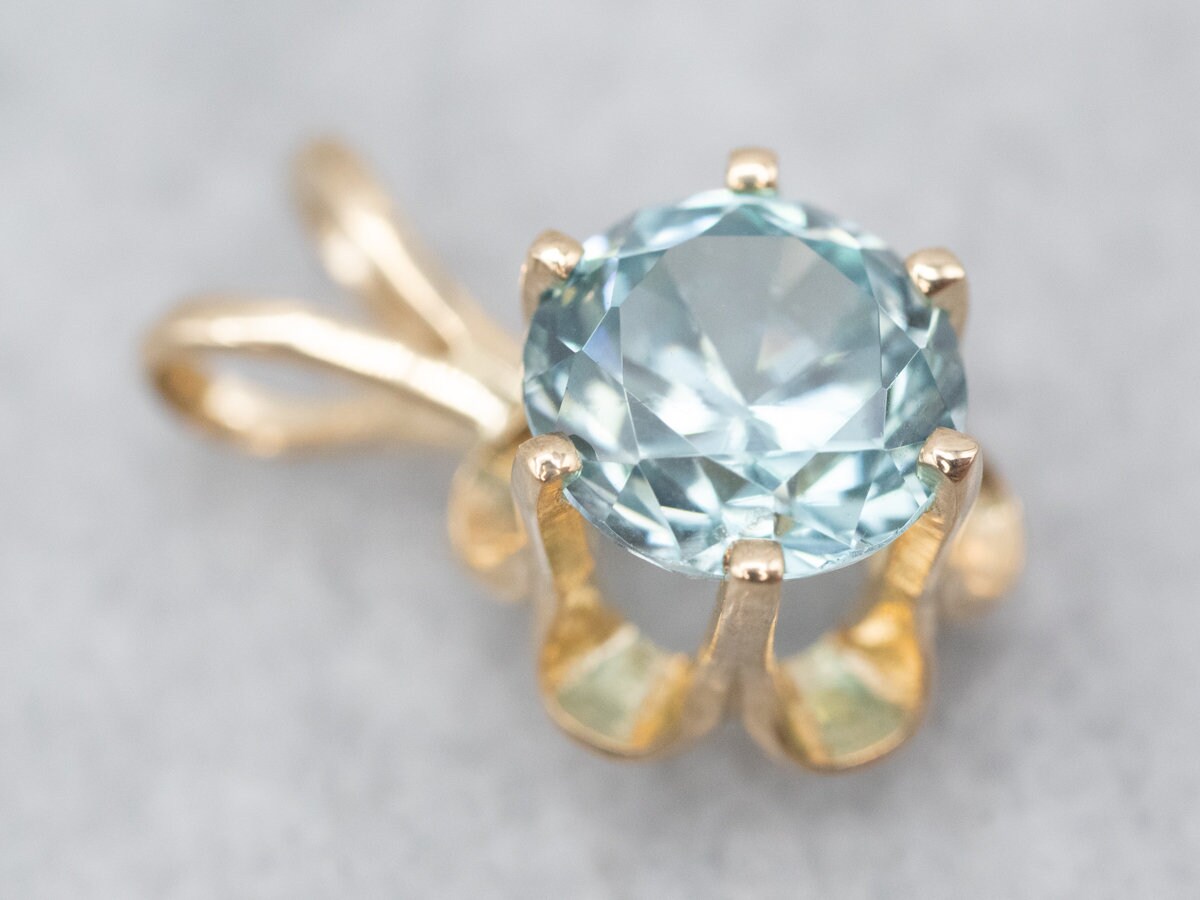 14k Yellow Gold Blue Zircon Buttercup Pendant, Solitaire