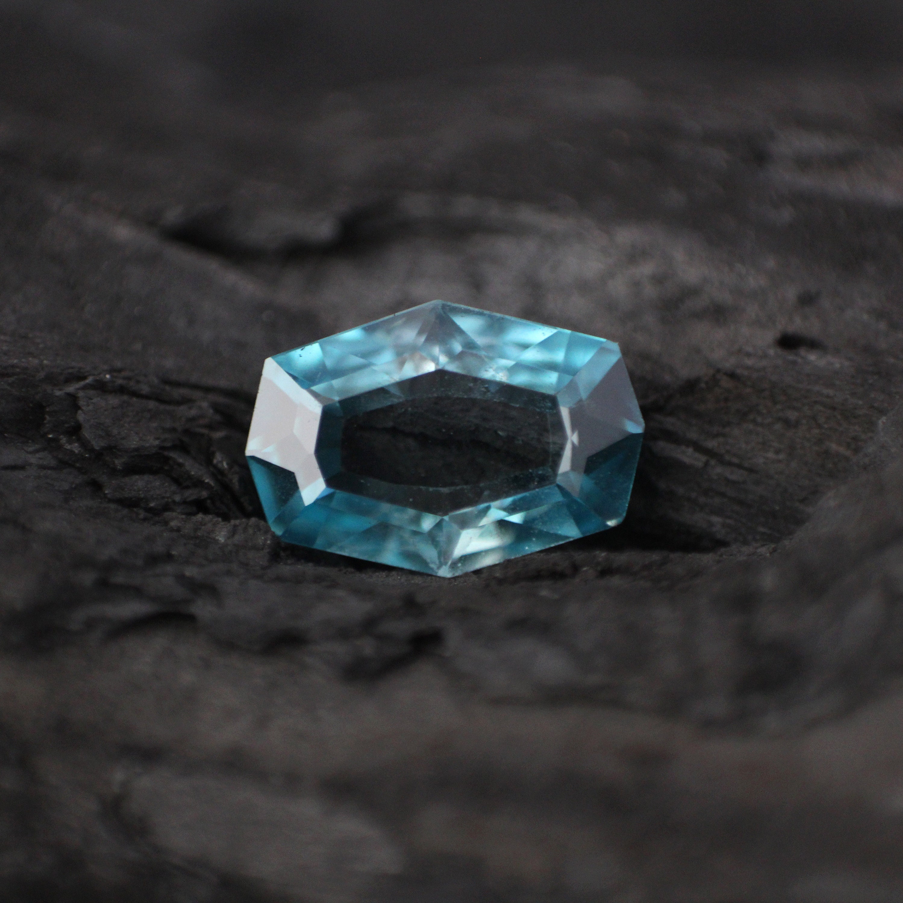 Natural Blue Zircon Shield Cut 2.99 Cts-blue Zircon Portrait Cut-cambolite Fancy Cut-vibrant Natural Blue Zircon Ring Size -dec Birthstone