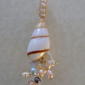 Sea Shell & Pearl Pendant Jewelry Idea