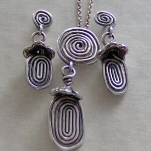 Antiqued Silver Swirl Pendant Project