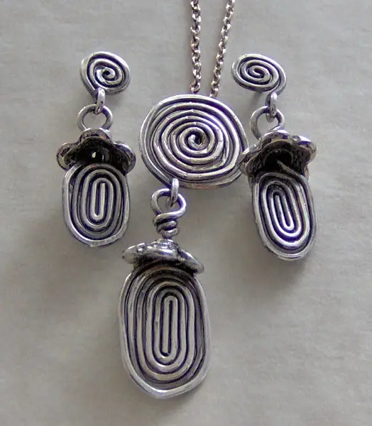 Antiqued Silver Swirl Pendant Project