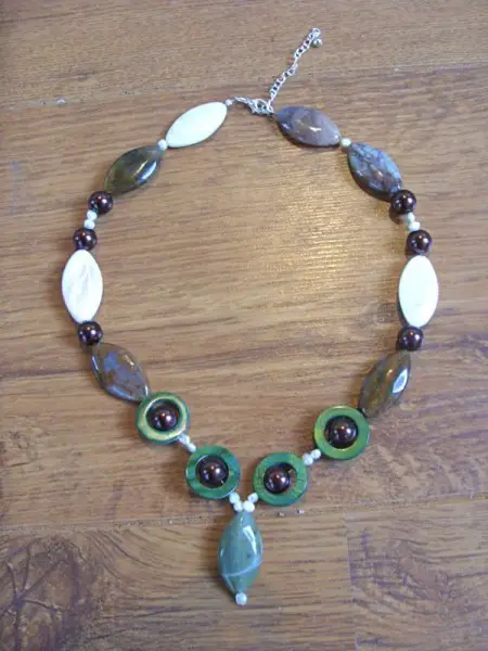 Green Brown Agate And Shell Necklace Project