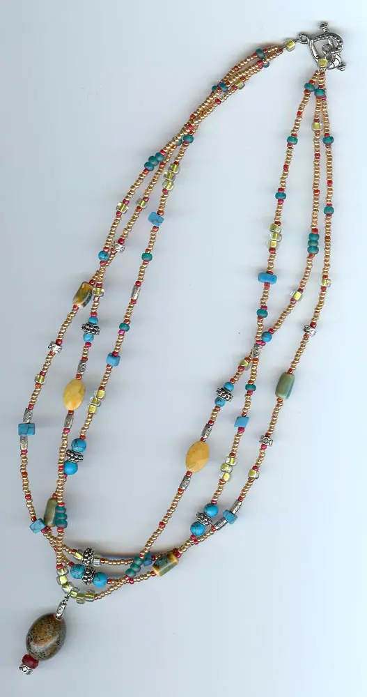 Three-strand necklace with stone pendant Project