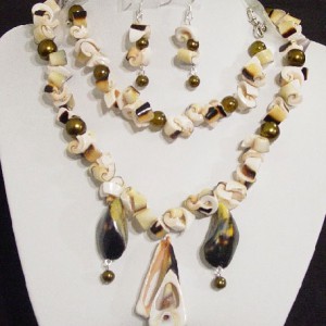 Shell Necklace and Earrings Jewelry Idea